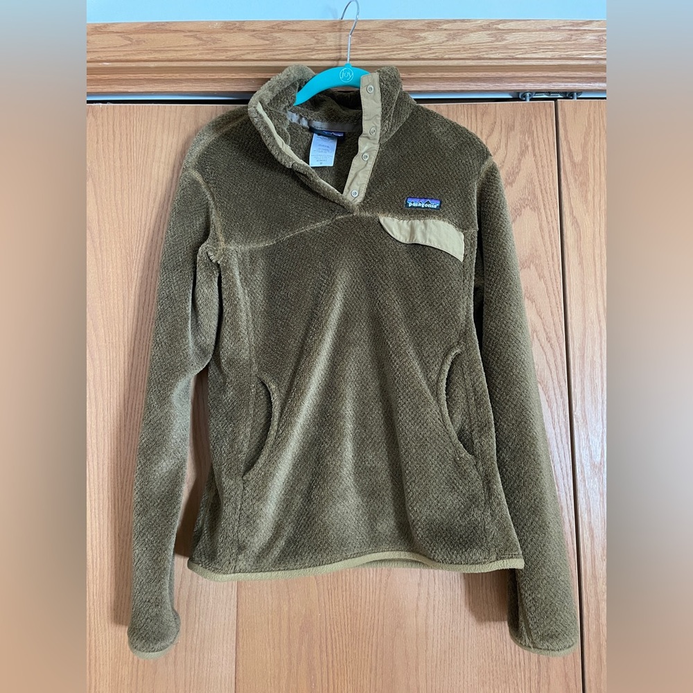 Women’s Patagonia fleece pullover size M